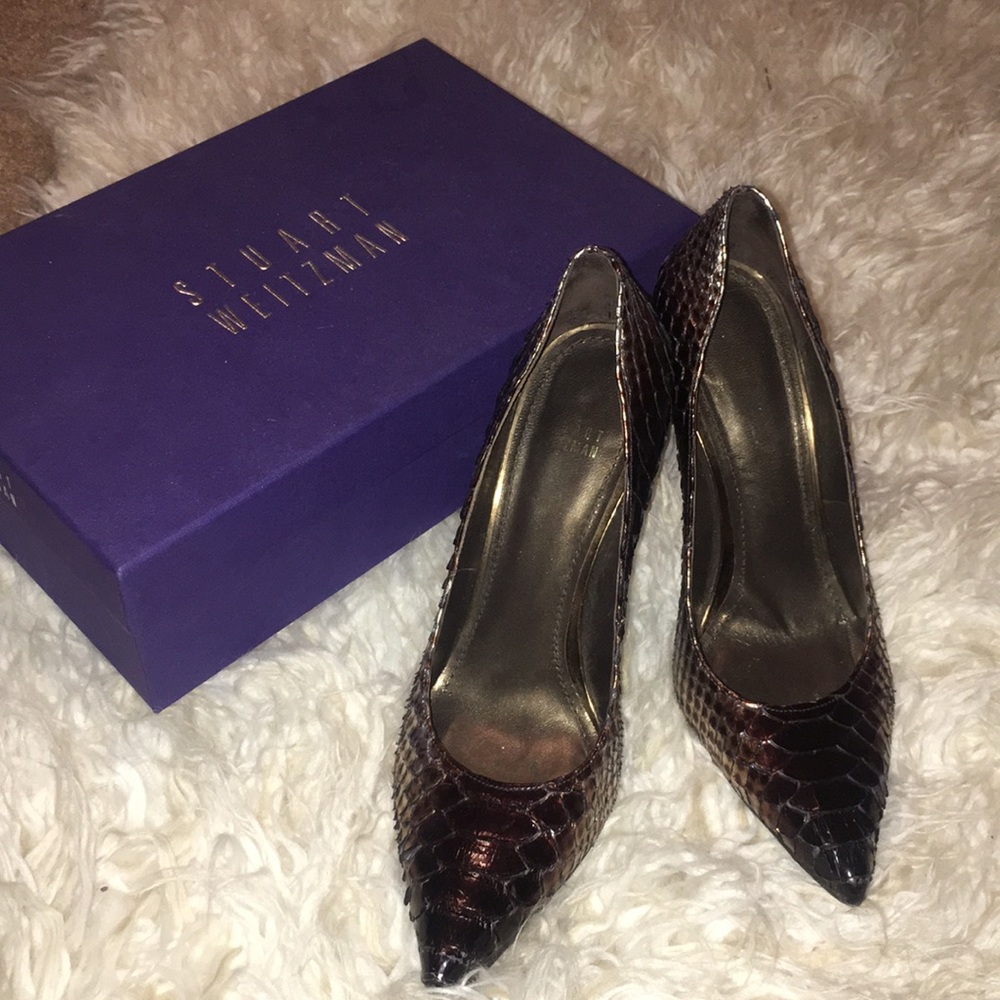 Stuart Weitzman shoes. - Picture 1 of 4